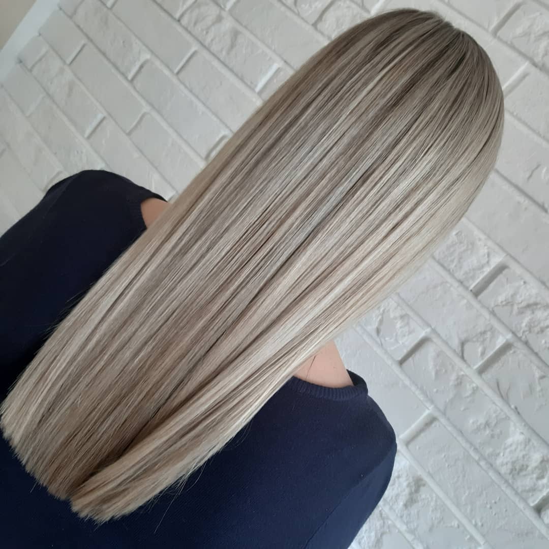 Baleyage blond z chłodnym tonowaniem Matrix Color Sync